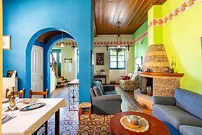 Beachfront Serenity - Petalidi s Moorea Gem