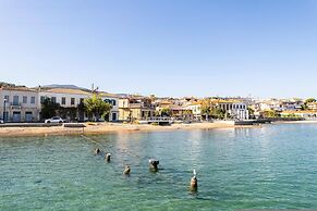 Beachfront Serenity - Petalidi s Moorea Gem