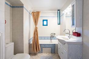 Beachfront Serenity - Petalidi s Moorea Gem