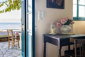 Beachfront Serenity - Petalidi s Moorea Gem