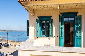 Beachfront Serenity - Petalidi s Moorea Gem