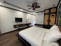 Dream 1985 Hotel