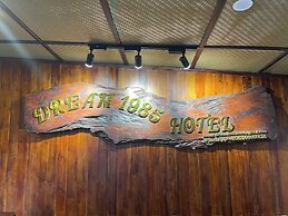 Dream 1985 Hotel