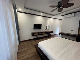 Dream 1985 Hotel