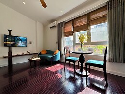 Maison Nha Truc Bach Lake