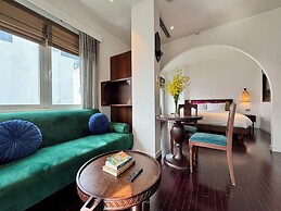Maison Nha Truc Bach Lake