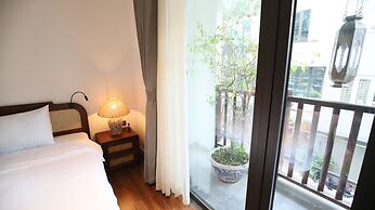 Maison Nha Truc Bach Lake