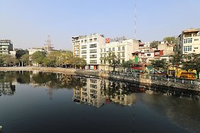 Maison Nha Truc Bach Lake