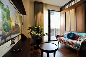 Maison Nha Truc Bach Lake