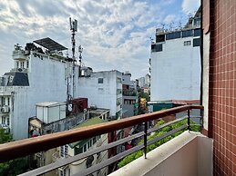 Maison Nha Truc Bach Lake