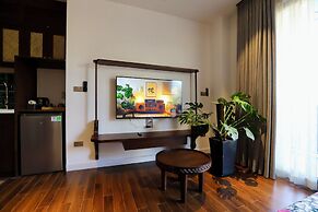 Maison Nha Truc Bach Lake