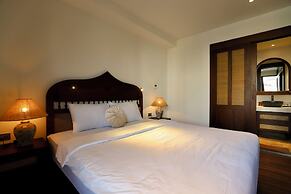 Maison Nha Truc Bach Lake