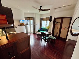 Maison Nha Truc Bach Lake