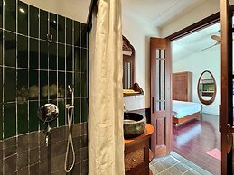 Maison Nha Truc Bach Lake