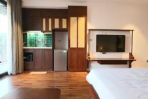 Maison Nha Truc Bach Lake