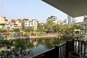 Maison Nha Truc Bach Lake