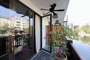 Maison Nha Truc Bach Lake