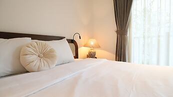 Maison Nha Truc Bach Lake