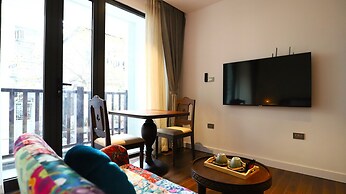 Maison Nha Truc Bach Lake