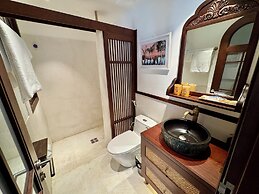 Maison Nha Truc Bach Lake