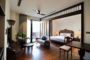 Maison Nha Truc Bach Lake