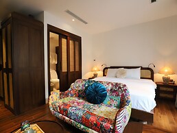 Maison Nha Truc Bach Lake