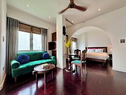 Maison Nha Truc Bach Lake