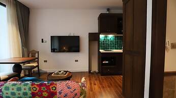 Maison Nha Truc Bach Lake