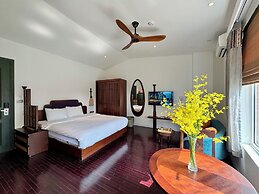 Maison Nha Truc Bach Lake