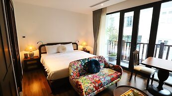 Maison Nha Truc Bach Lake