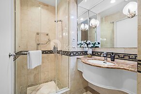 Brassia by Kozystay - Thamrin