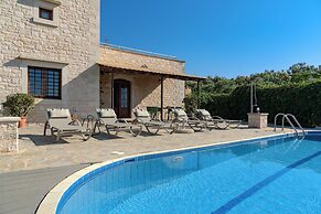 Sarpedon & Rhadamanthus By Forest Villas