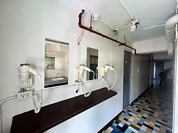 Junction Hostel Poblacion Makati Avenue