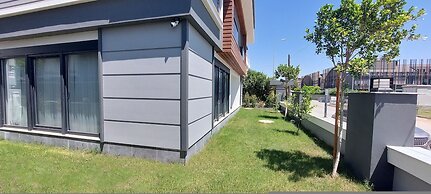 New Flat Large Living Space 1 Close to Lara Beach