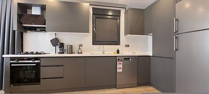 New Flat Large Living Space 3 Close to Lara Beach