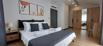 New Flat Large Living Space 4 Close to Lara Beach