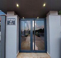 New Flat Large Living Space 4 Close to Lara Beach