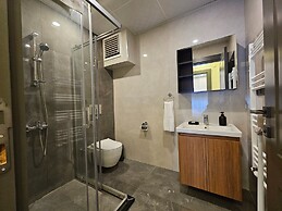 New Flat Large Living Space 2-5 Near By Lara Beach