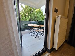 New Flat Large Living Space 2-5 Near By Lara Beach