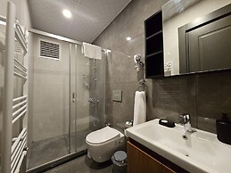 New Flat Large Living Space 2-5 Near By Lara Beach