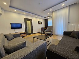 New Flat Large Living Space 2-5 Near By Lara Beach