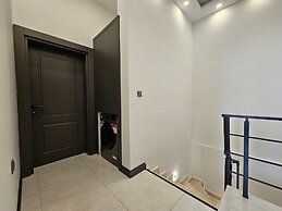 New Flat Large Living Space 2-5 Near By Lara Beach