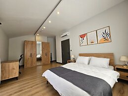 New Flat Large Living Space 2-5 Near By Lara Beach