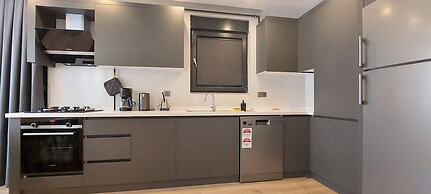 New Flat Large Living Space 6 Close to Lara Beach