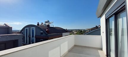 New Flat Large Living Space 6 Close to Lara Beach