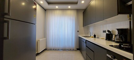 New Flat Large Living Space 2-6 Near By Lara Beach