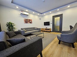 New Flat Large Living Space 2-6 Near By Lara Beach