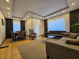 New Flat Large Living Space 2-6 Near By Lara Beach