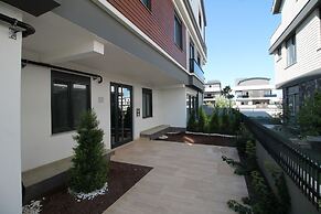 New Flat Large Living Space 2-6 Near By Lara Beach