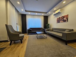 New Flat Large Living Space 2-6 Near By Lara Beach